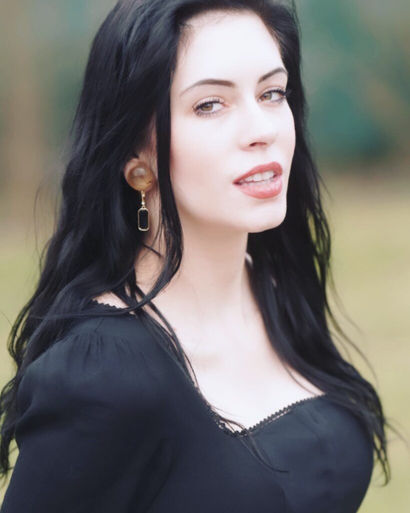 Anna De Villen Age, Career, Boyfriend & Net Worth 2026