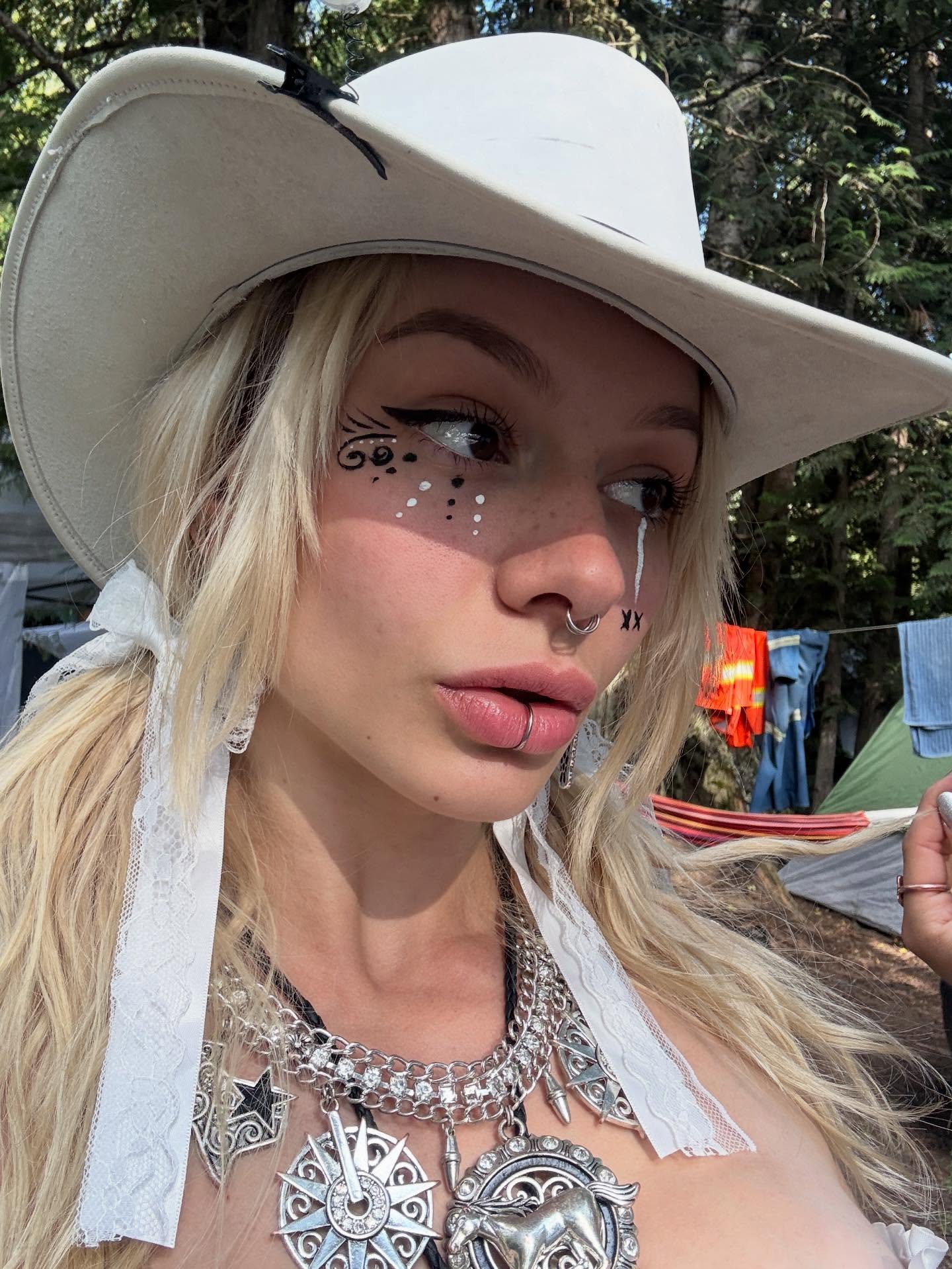 Who Is Naomi Swann? Age, Career, Height, Boyfriend, Net Worth